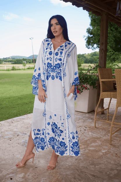 CAFTÁN DE LINO BLANCO CON DETALLES AZULES