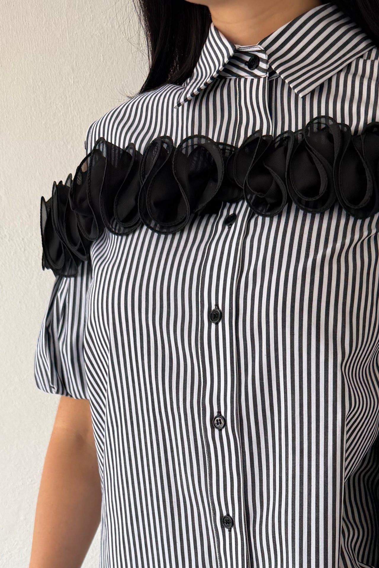 Cold-shoulder striped cotton blouse with dramatic black detailing
